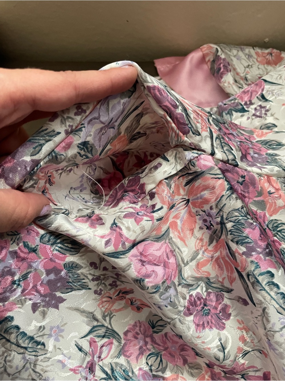 Vintage 90s L.A. Intimates Floral Satin Kimono Robe with Pink Trim - Picture 8 of 13